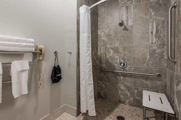 Room 14 of 32