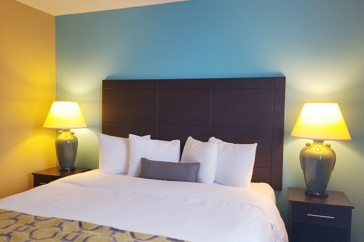 Room 10 of 25