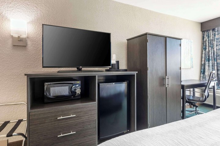 Room 26 of 40