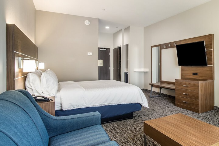 Room 17 of 46