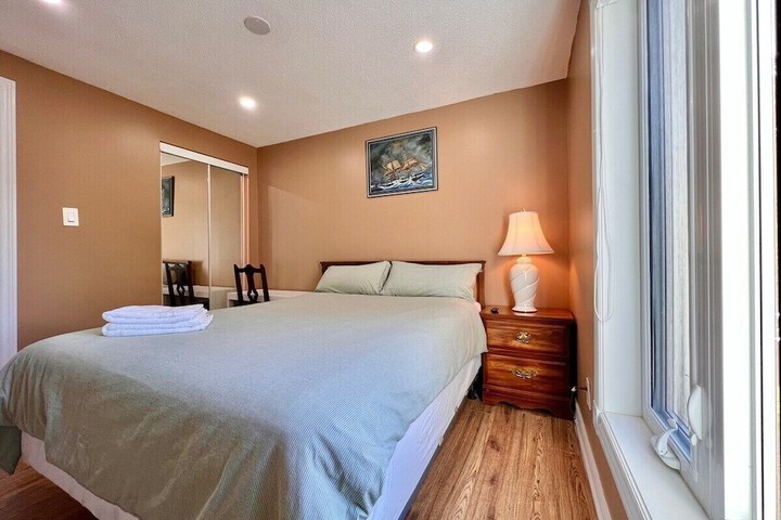 Cozy Home Near Transit & Hillcrest Mall with Free Parking
