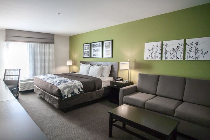 Room 16 of 39