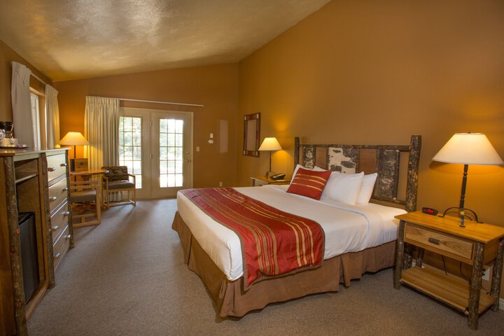 Headwaters Lodge & Cabins at Flagg Ranch