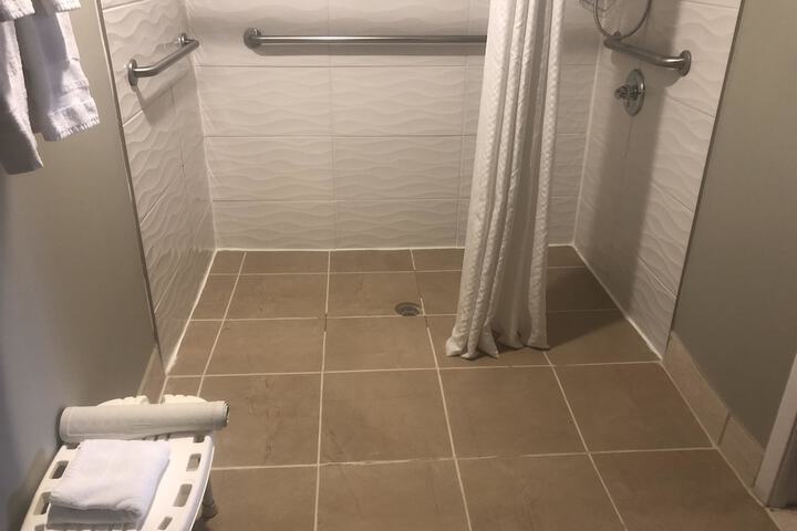 Room 6 of 27