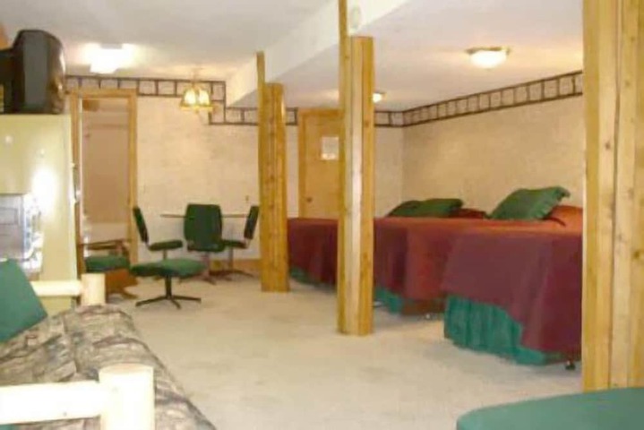 Room 13 of 18