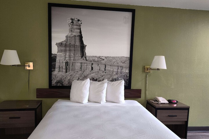 Room 18 of 28