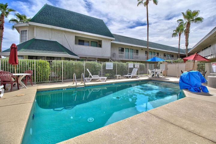 Pool 20 of 55
