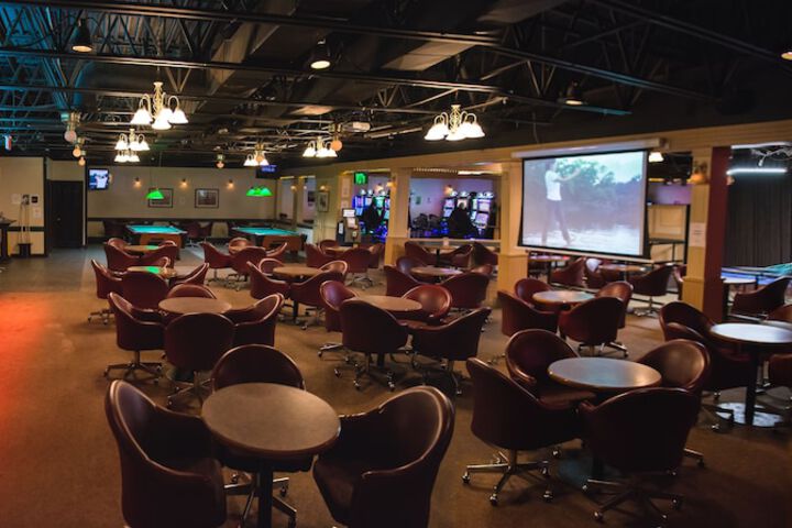 Lounge 19 of 22