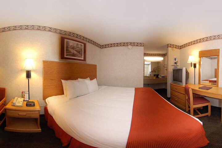 Room 5 of 16