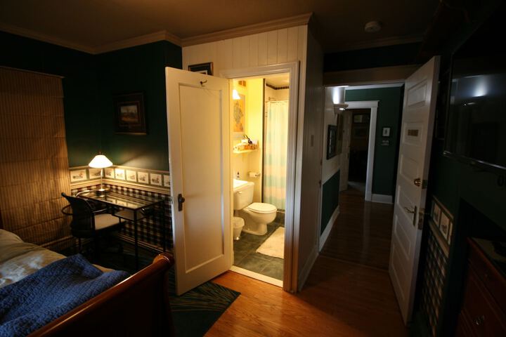 Room 23 of 37