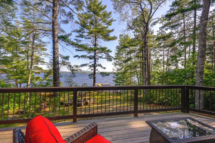 Waterfront Maine Vacation Rental w / Private Dock