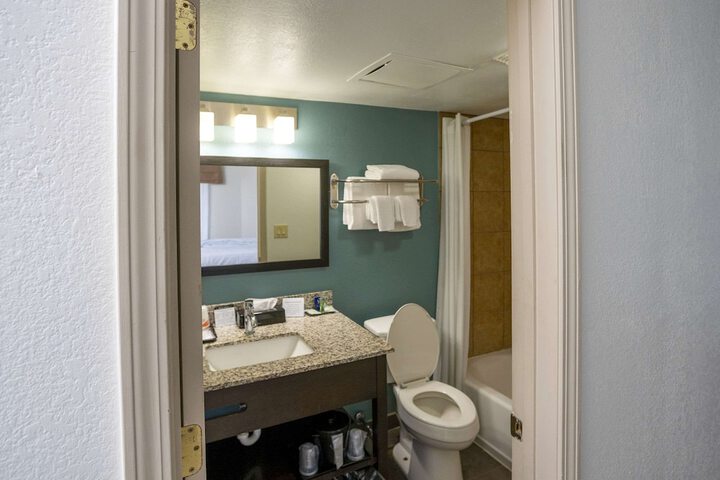 Room 17 of 34