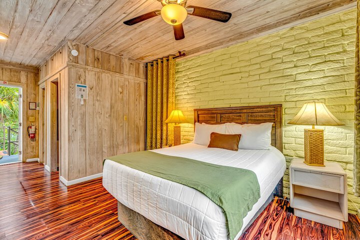 Room 102 of 219