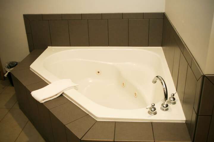 Hot Tub 41 of 43