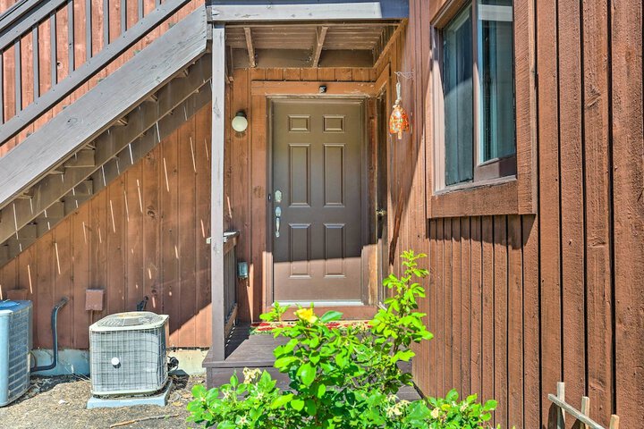 Sun-lit Vernon Condo 2 Mi to Ski Resort!