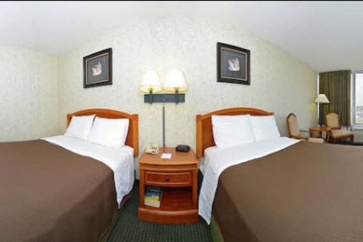 Room 11 of 28