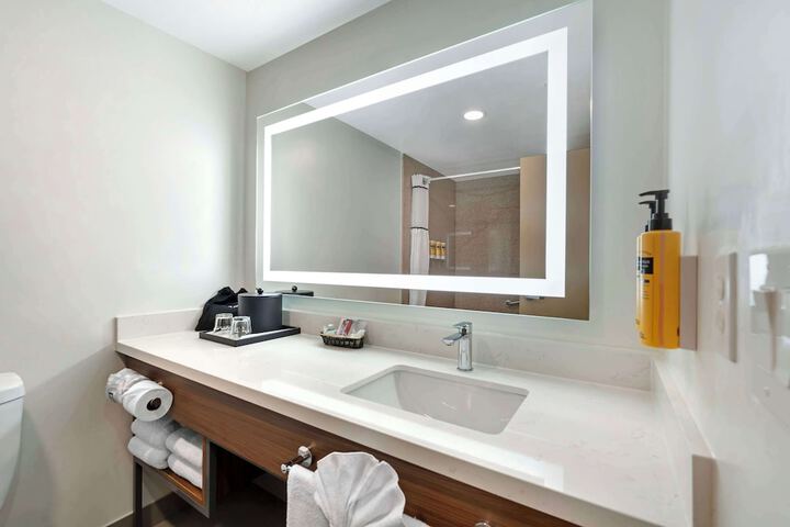 Best Western Plus Newport Mesa Inn
