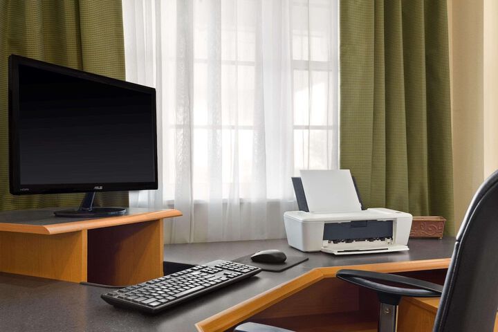 Country Inn & Suites by Radisson Salina, KS