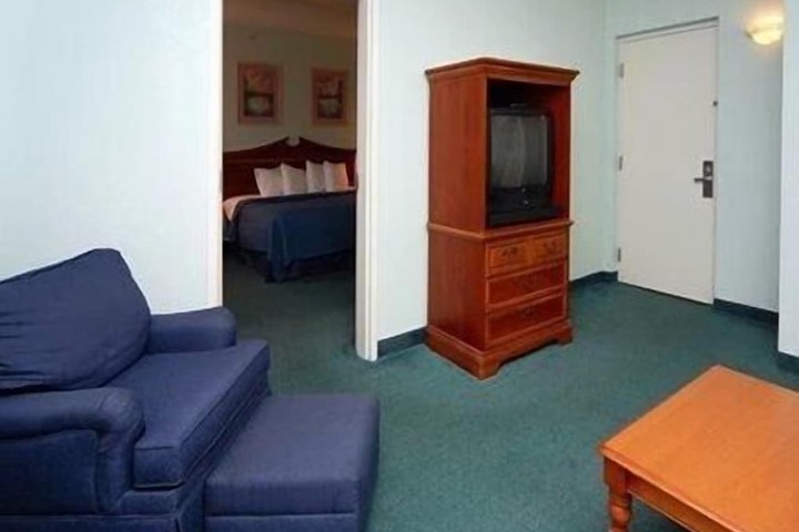 Room 8 of 35