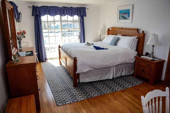 Room 7 of 18