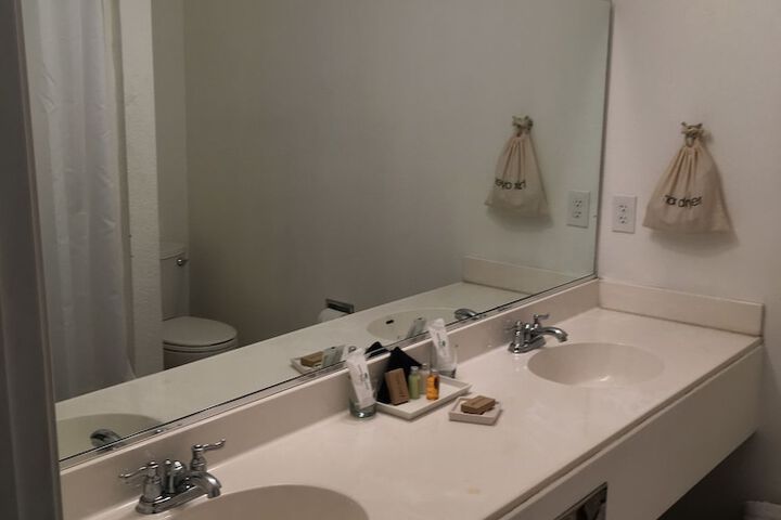 Room 75 of 173