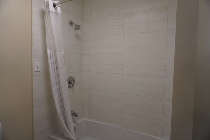 Room 11 of 32