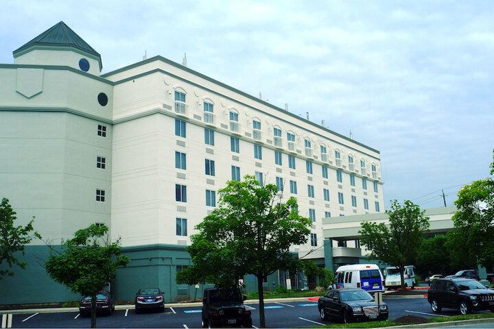 Hotel 4 of 102