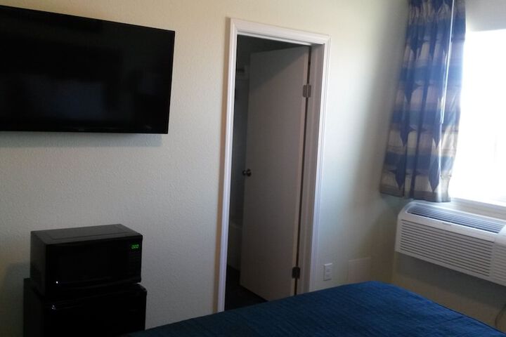 Room 5 of 17