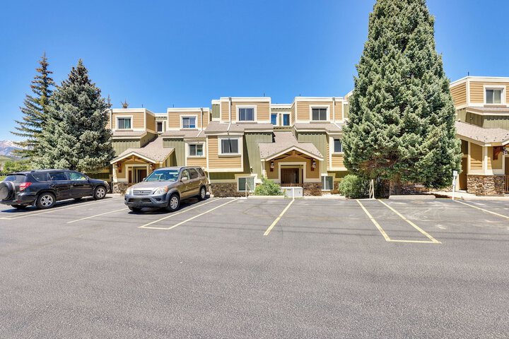 Ski Getaway! Mtn-view Condo Near Keystone Resort