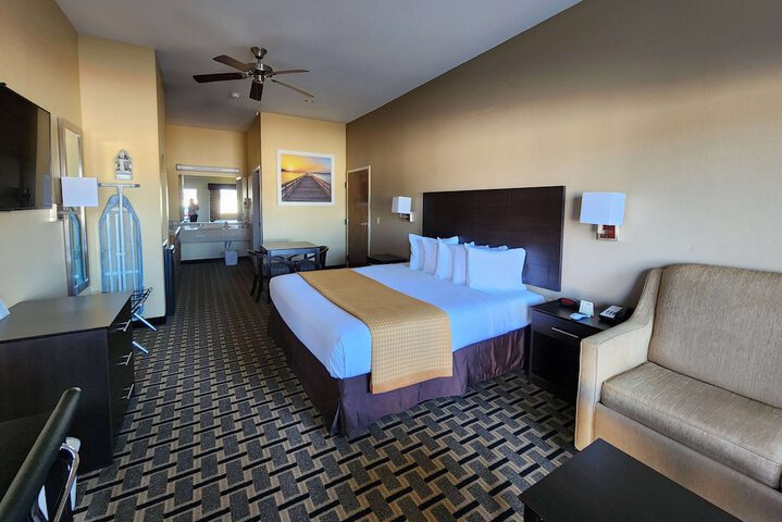 Days Inn by Wyndham Baytown East