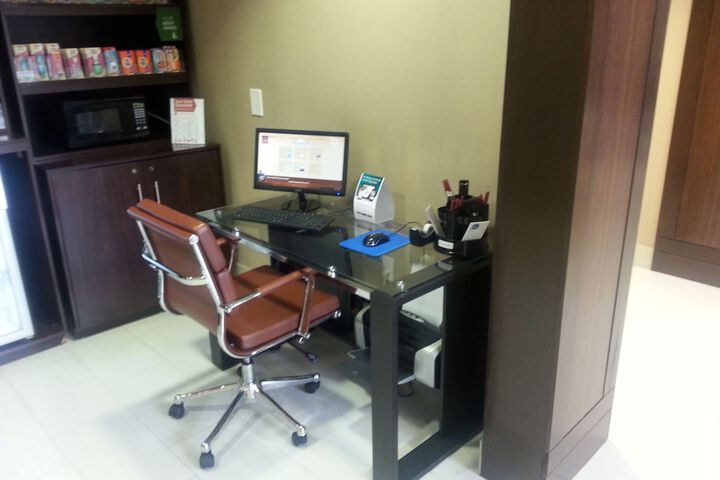 Business Center 104 of 105