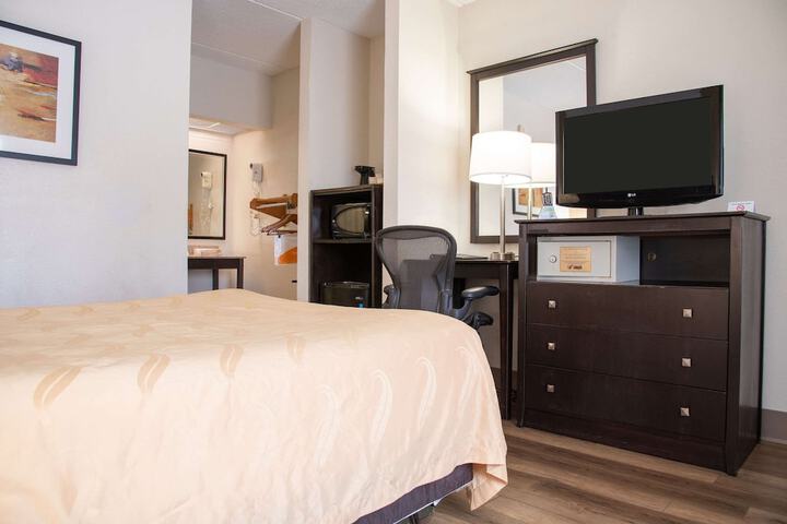 Room 14 of 24