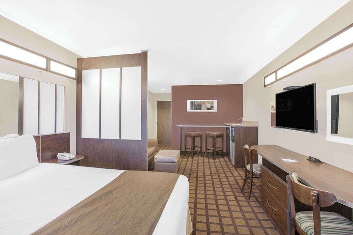 Room 8 of 22