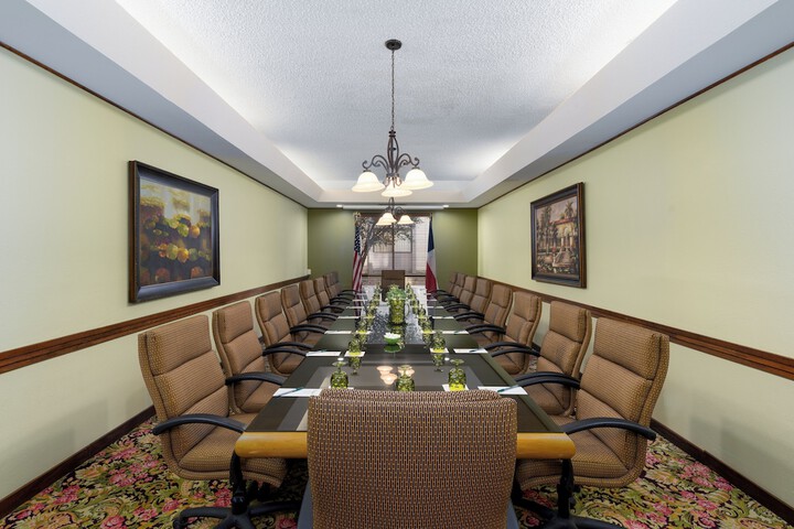 MCM Elegante Suites Abilene