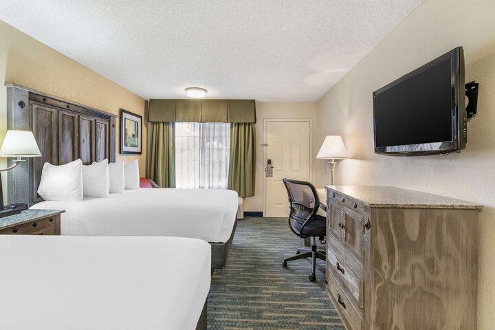 Room 14 of 36
