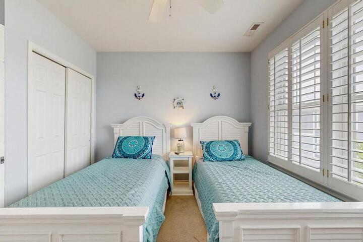 Bayside Resort -31568 Winterberry Pkwy. #305