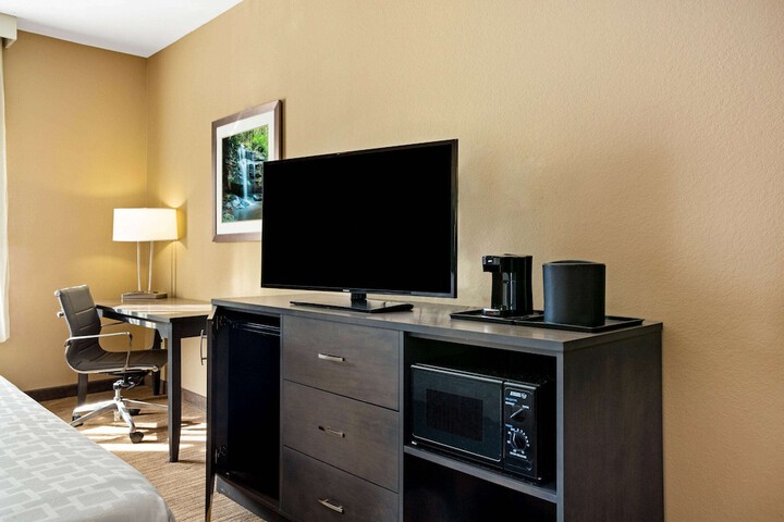 Room 18 of 37