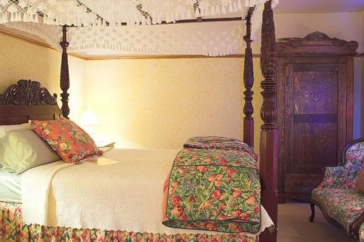 Room 25 of 100