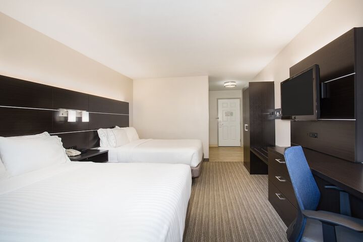 Room 32 of 50
