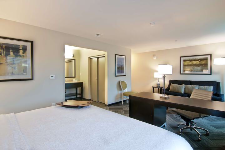 Room 33 of 42