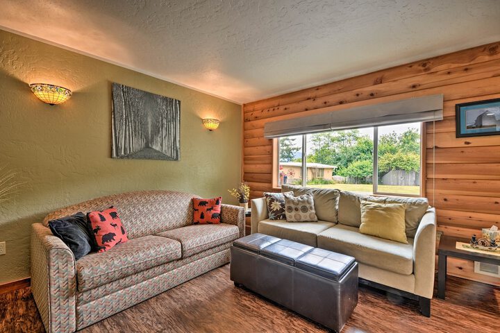 Gold Beach Apartment w / Activities - 2 Mi to Ocean
