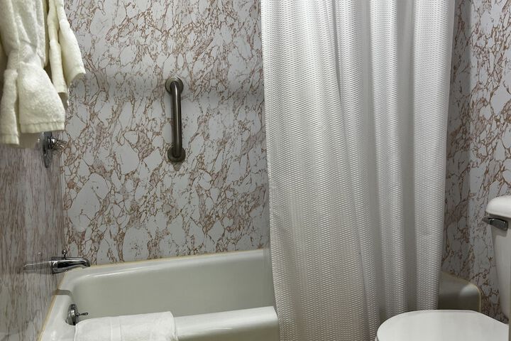 Room 33 of 72