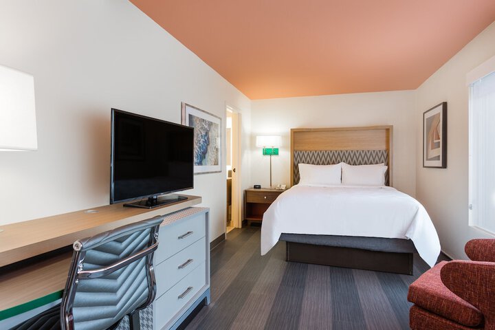 Room 14 of 27