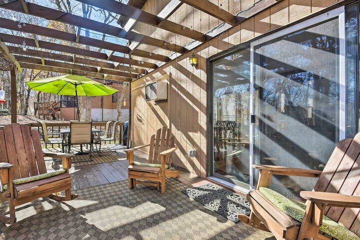 Poconos Vacation Rental w / Pool Access & Hot Tub!