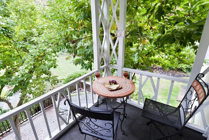 10 Fitch Luxurious Romantic Inn