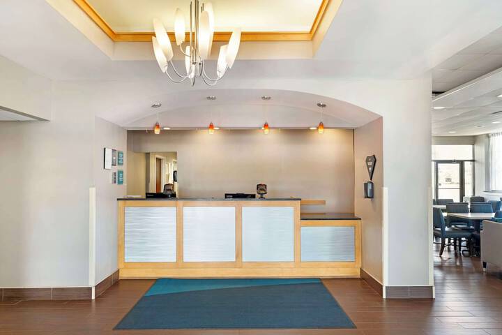 Best Western Hartford Hotel & Suites