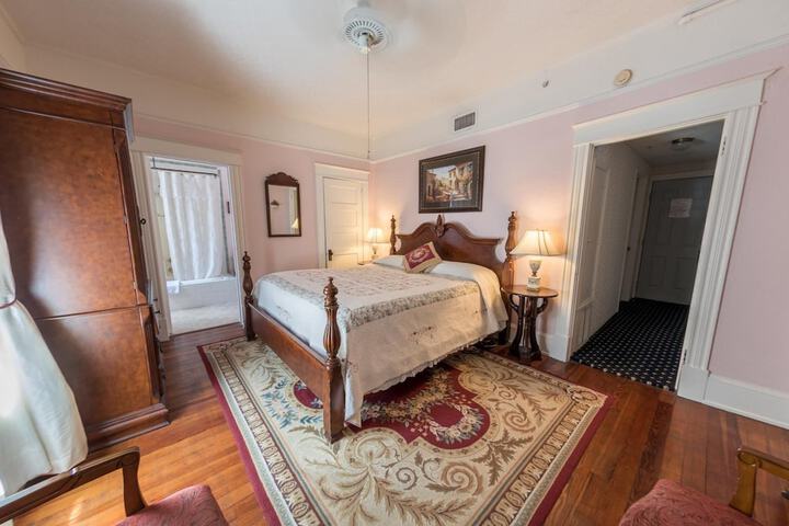 Room 8 of 31