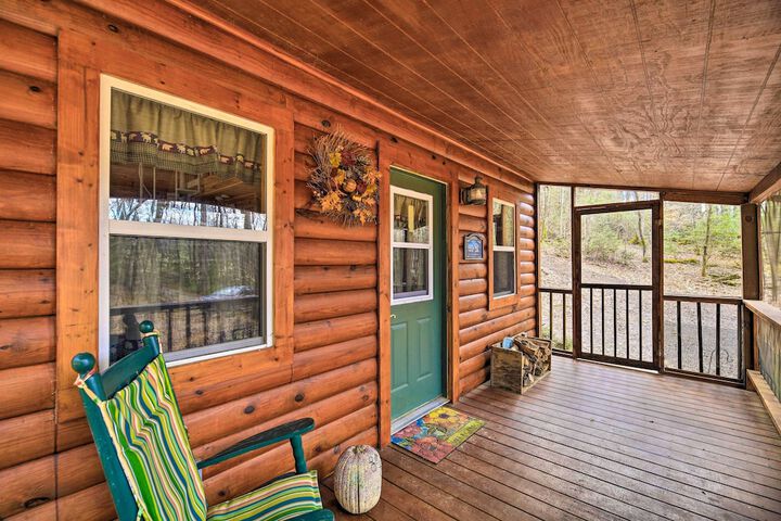 Peaceful Mountain City Cabin w / Porch & Fire Pit