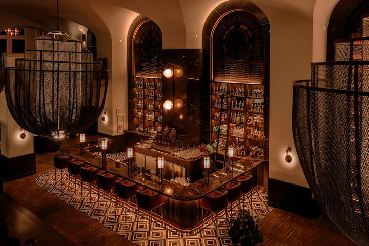 Lounge 58 of 87