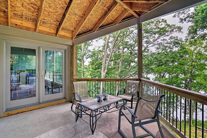 Grand Rapids Area Lakefront House w / Dock